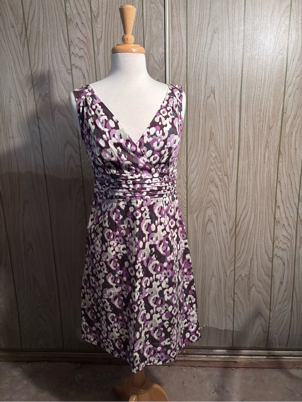 Sleeveless V-Neck Midi Dress in Purple Print